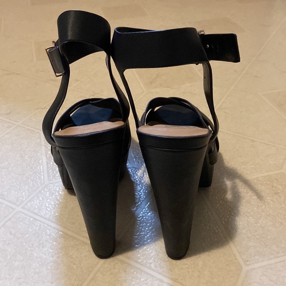 Women’s heels. Size 7.5, gently worn. - Picture 4 of 4